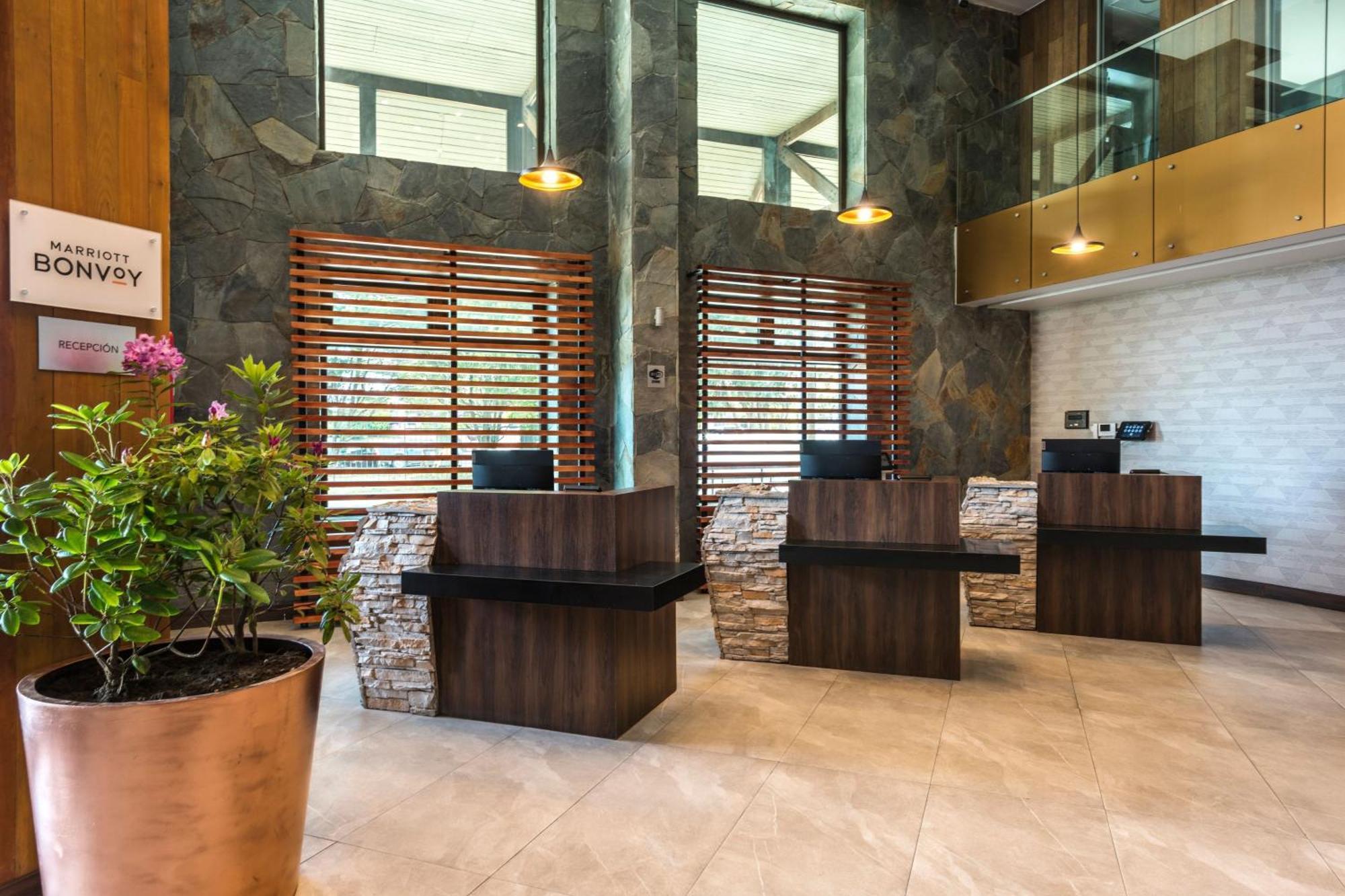 Courtyard By Marriott Puerto Montt Hotell Exteriör bild